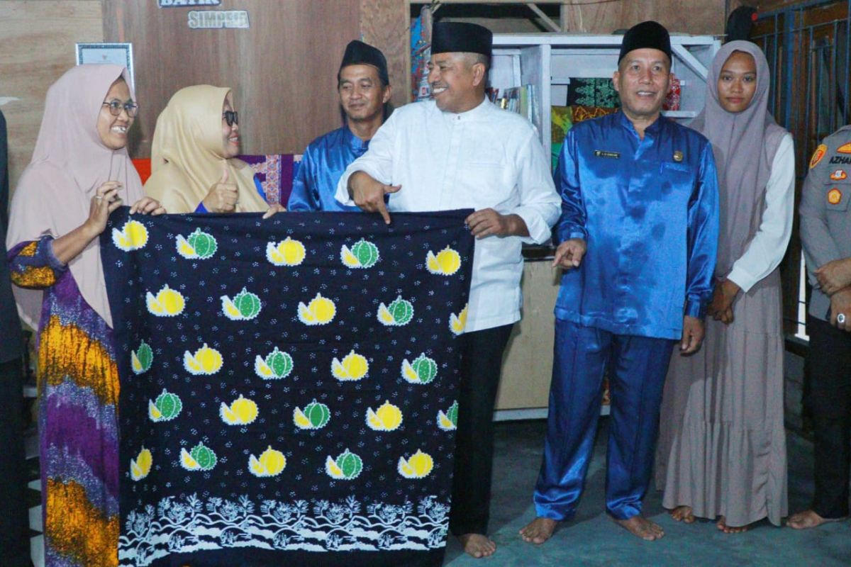 Pemkab Siak dorong pengembangan batik motif Buah Durian di Kerinci Kanan