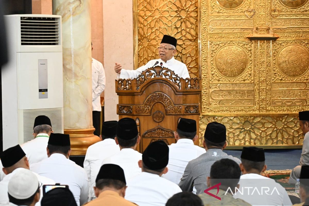 Wapres Ma'ruf shalat Tarawih di Masjid Besar Al Uswah Tanjungpinang