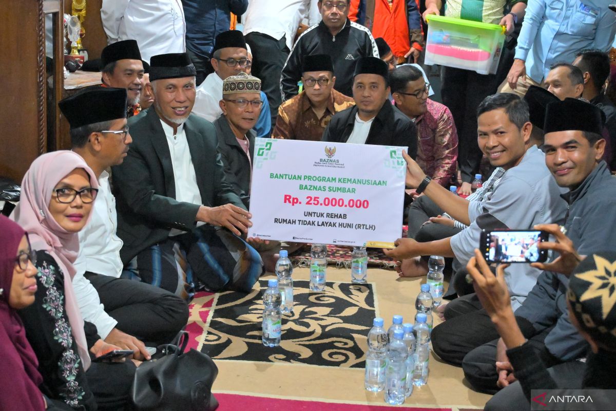 Gubernur Mahyeldi Salurkan Bantuan untuk Renovasi RTLH Milik Guru Honorer di Jambu Aia Kabupaten Agam