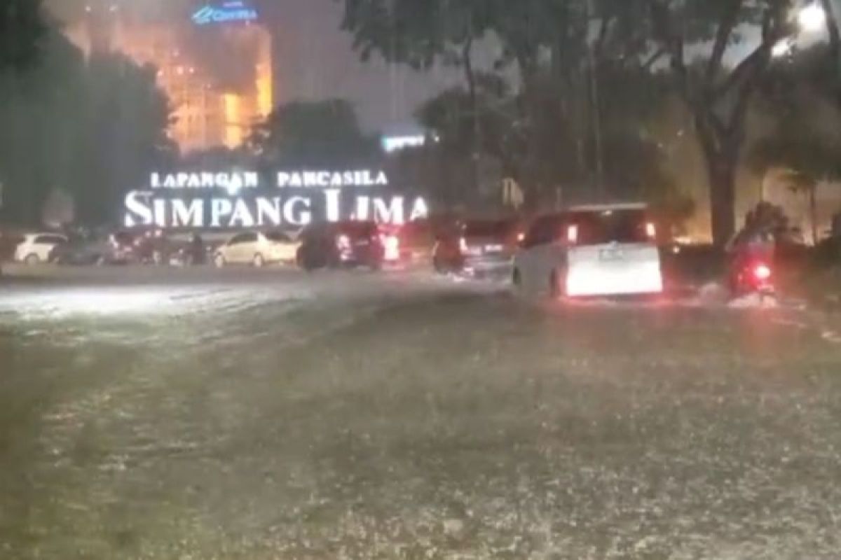 Banjir dan longsor landa Kota Semarang, akibat hujan hingga Rabu malam