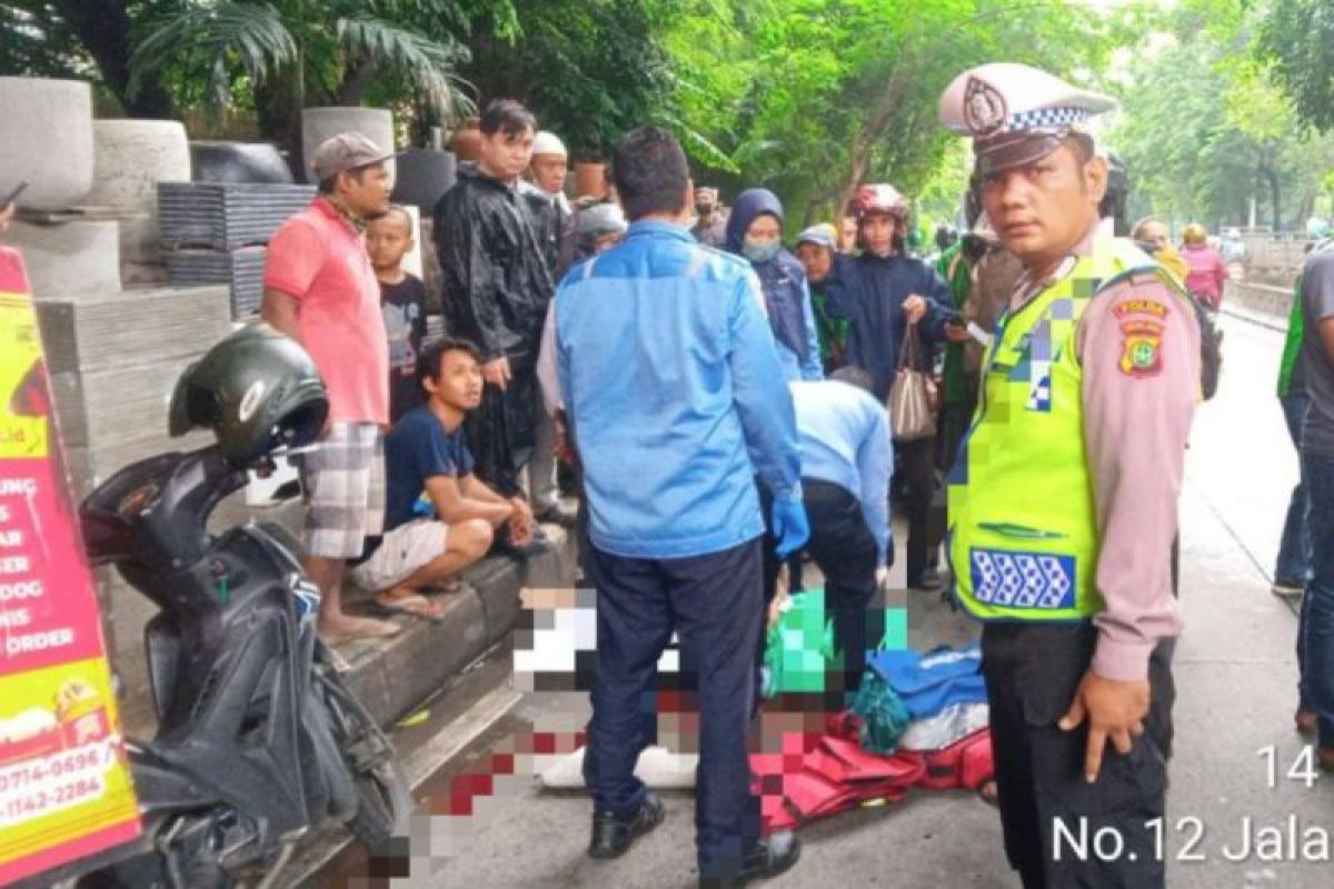 Polisi tangani kecelakaan yang mengakibatkan korban meninggal dunia