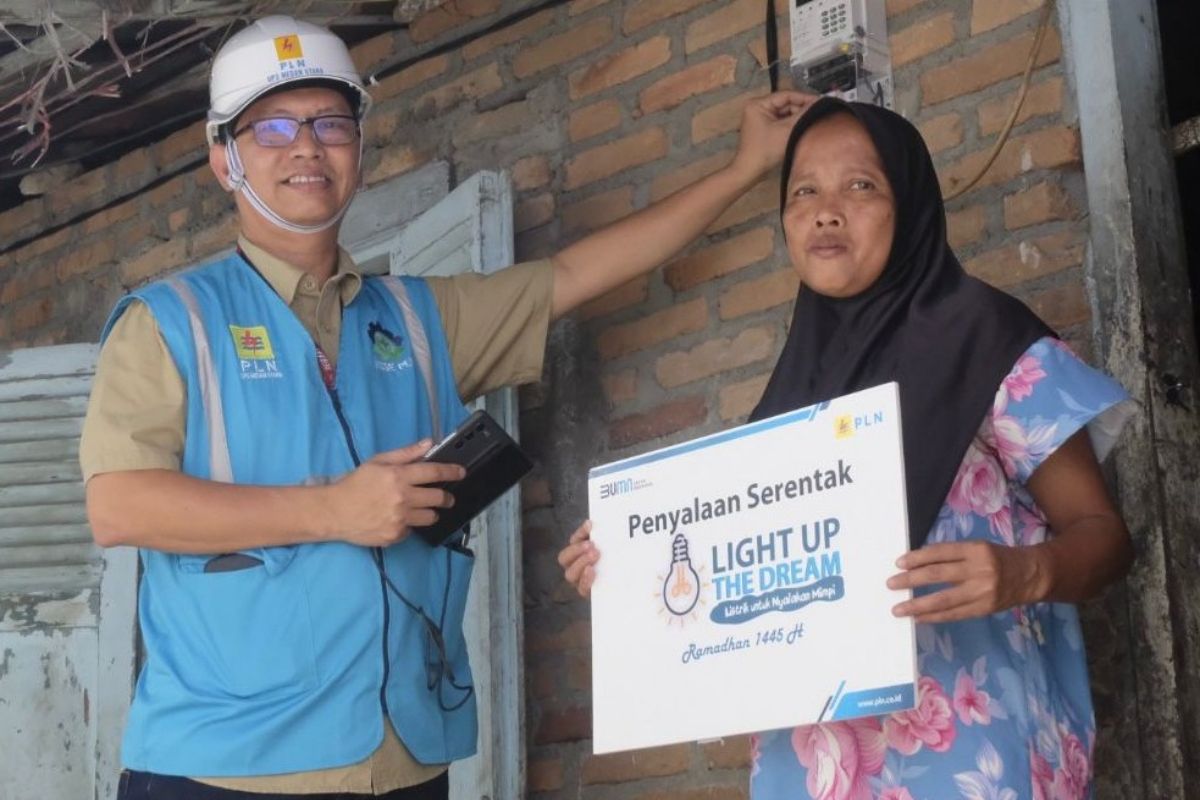 Lewat LUTD, PLN Sumut sambung listrik gratis 244 warga saat Ramadhan