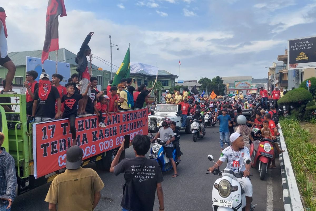 Lolos Liga 1, Pemain Malut United diarak ribuan pendukung keliling Kota Ternate