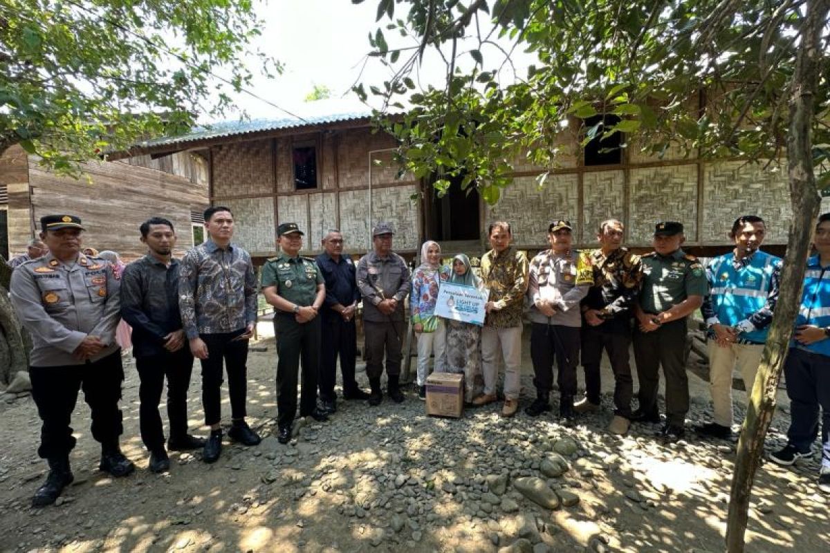 PLN Aceh sambung listrik untuk 201 keluarga kurang mampu