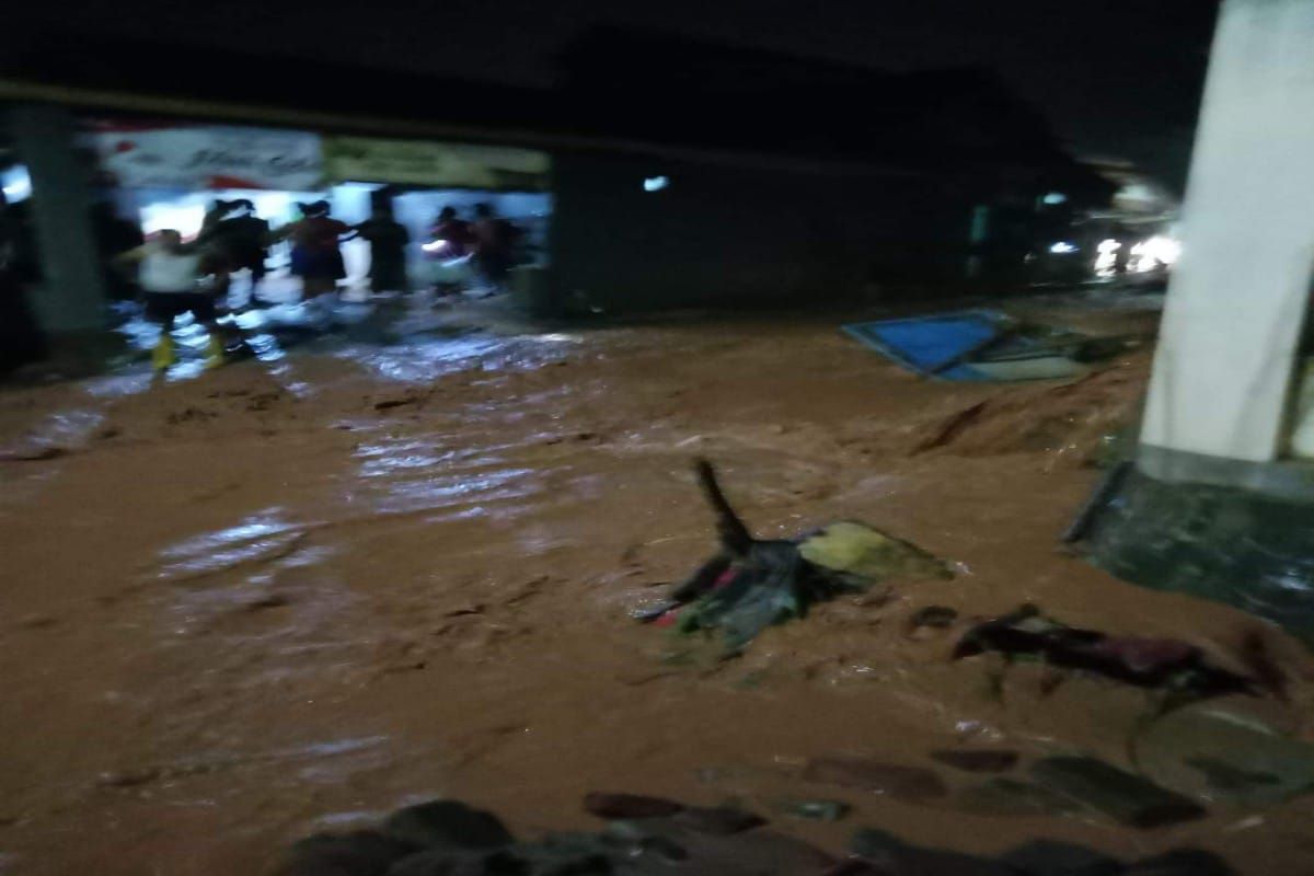 Banjir bandang, warga Desa Wangandowo, Pekalongan, Jateng, dievakuasi