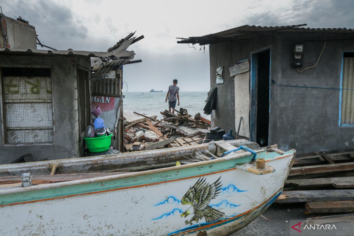 Puluhan rumah warga pesisir Ampenan Mataram terkena dampak abrasi