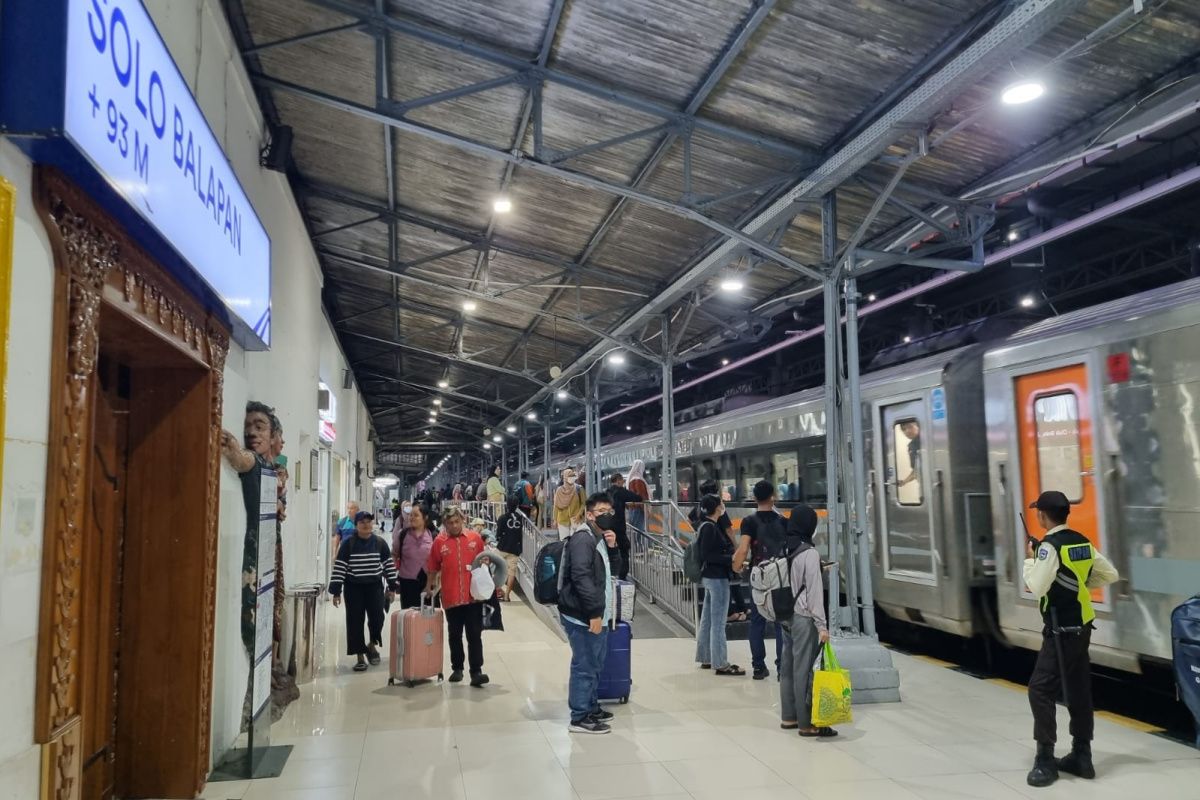 Empat perjalanan KA relasi Stasiun Solobalapan batal akibat banjir