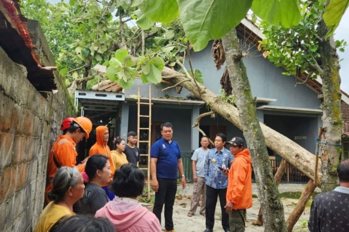 Warga Gunungkidul diimbau waspada hujan lebat disertai angin kencang