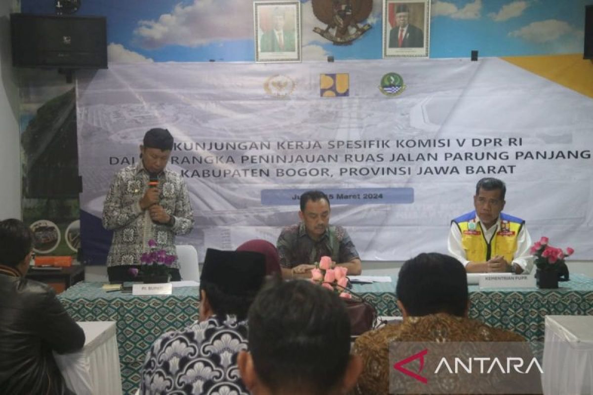 Pj Bupati Bogor memaparkan skenario atasi infrastruktur Parungpanjang