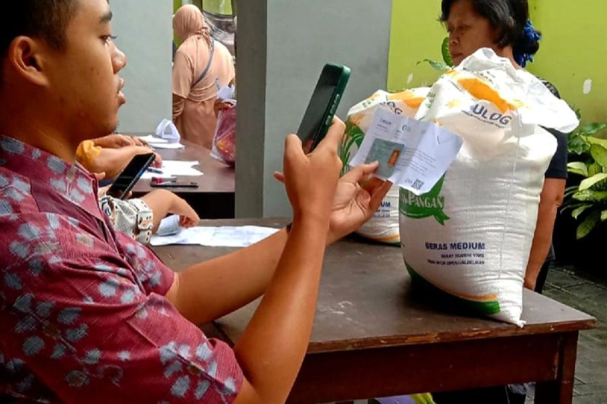 Sebanyak 33.632 warga Kediri terima bantuan pangan beras