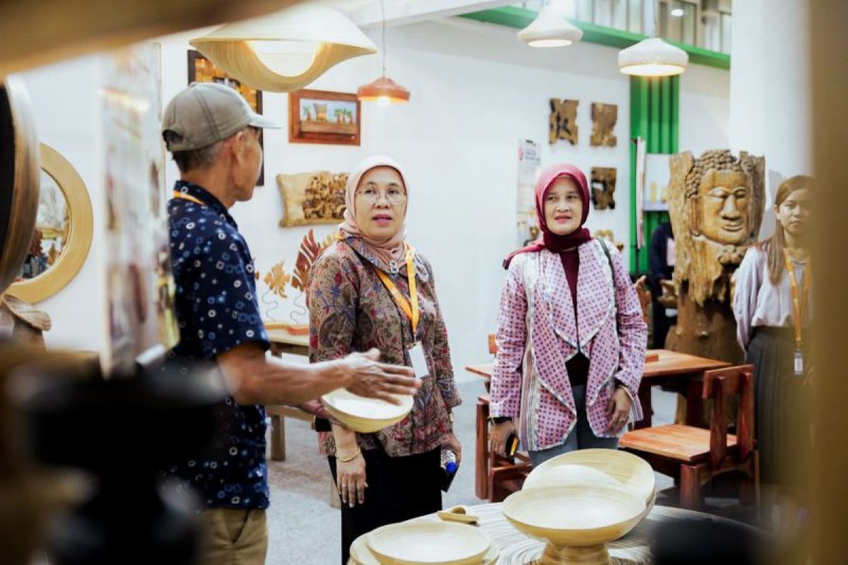 Ministry asks furniture industry to innovate, follow global trends