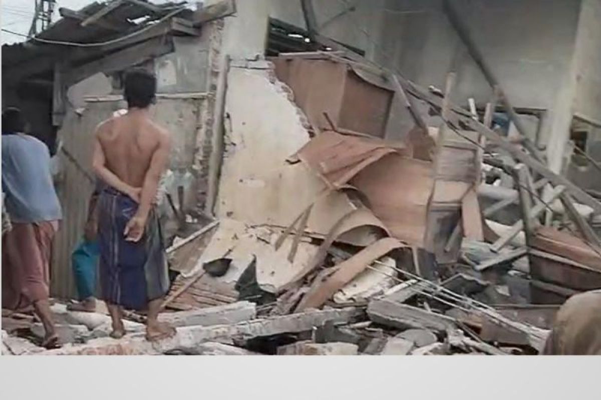 Belasan rumah warga rusak akibat abrasi di Pantai Mapak Indah Mataram