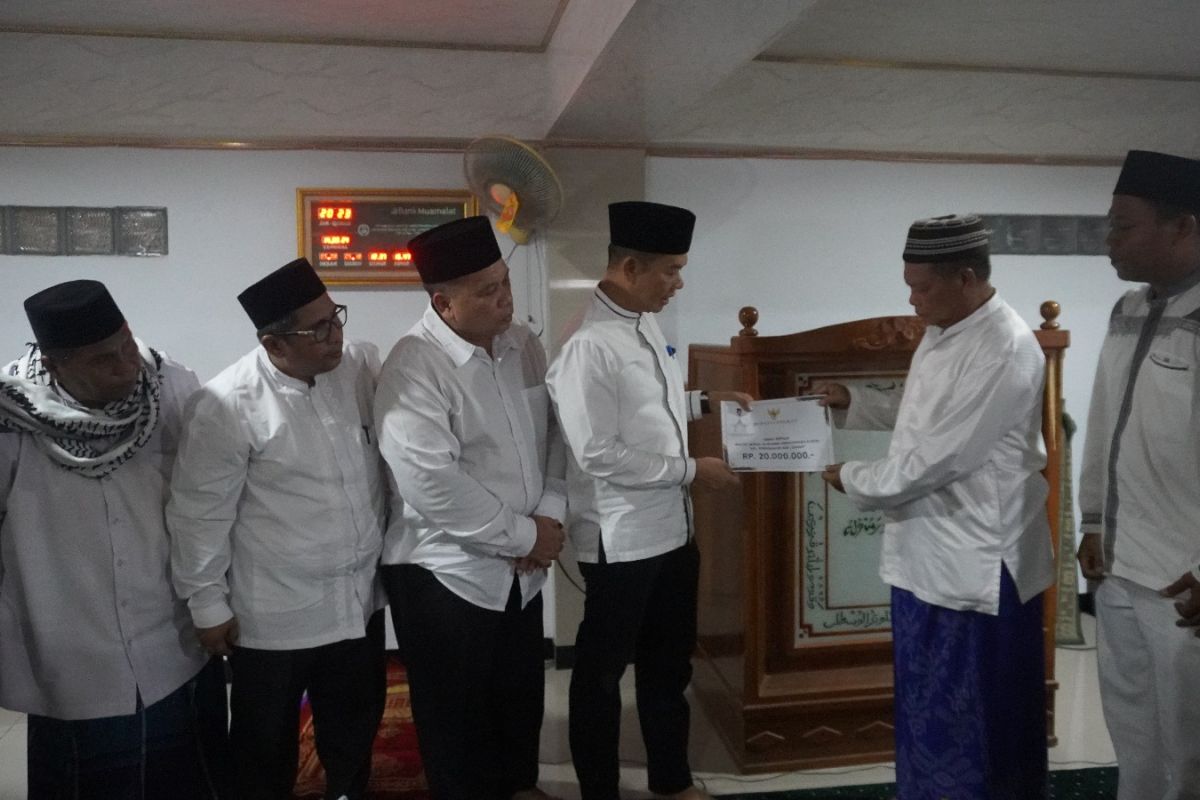 Sekda Langkat pimpin safari ramadhan serahkan bantuan Rp 20 juta