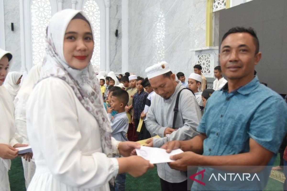 DWP Tapsel gelar pengajian bersama di Masjid Agung Syahrun Nur