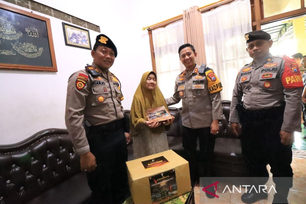 Kapolres Bojonegoro sambangi keluarga pasukan perintis Polri