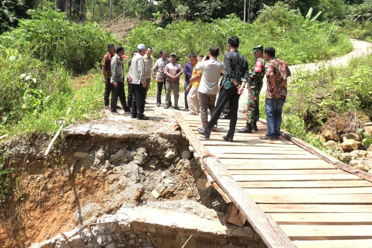 Pemkab Pasaman Barat siapkan anggaran pembangunan jembatan yang putus