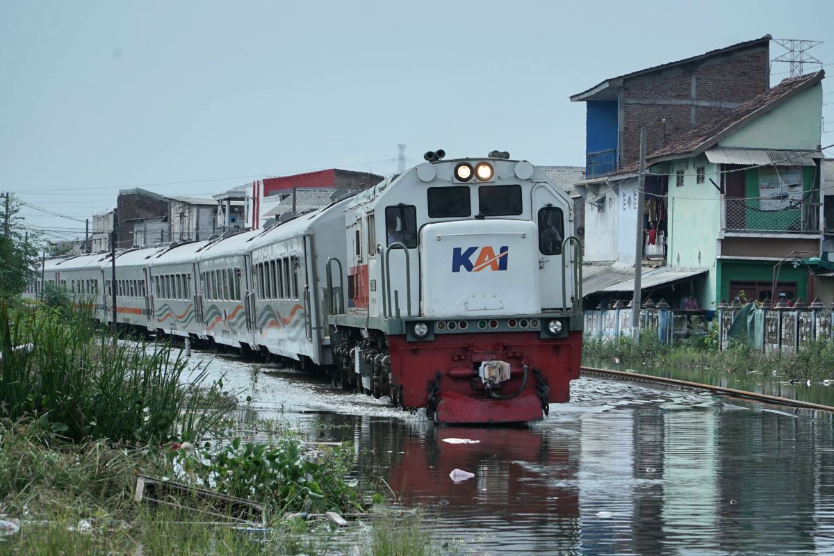 KAI: Jalur Pantura Semarang sudah bisa dilintasi kereta