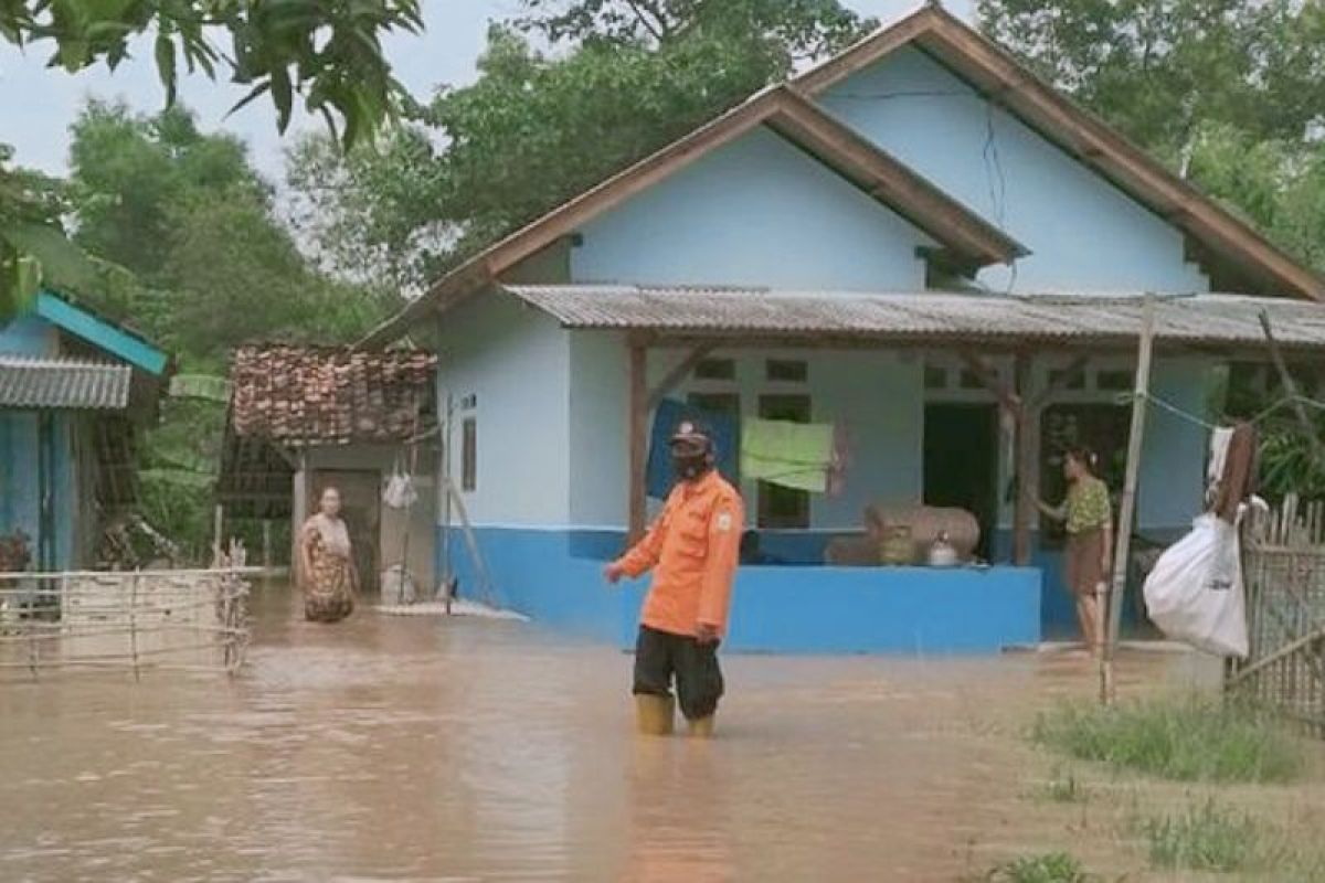Hujan deras, ribuan rumah warga terendam banjir