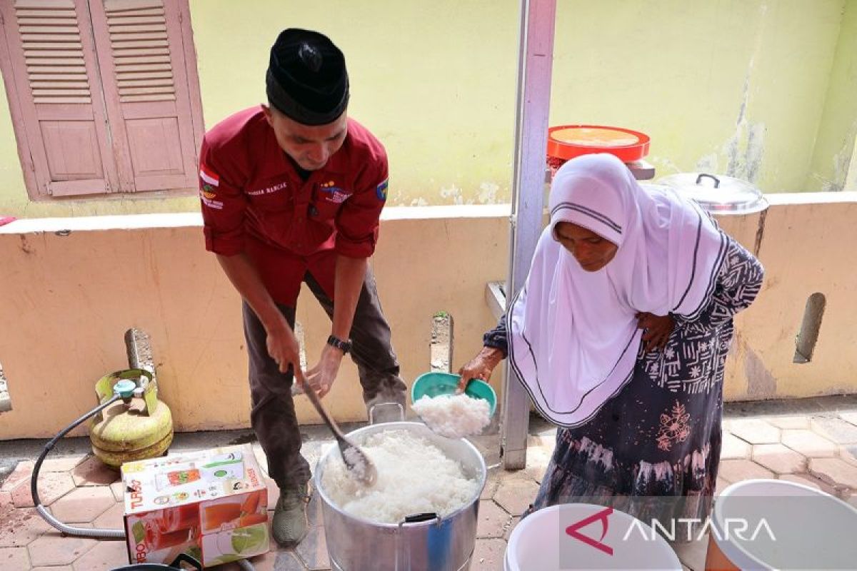 Kemensos tambah peralatan dan logistik dapur umum di lokasi banjir