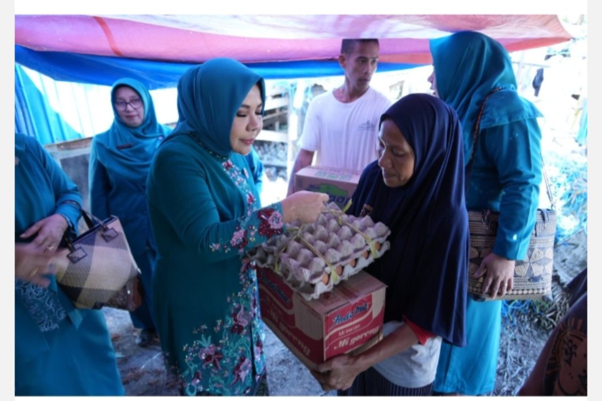 Ketua Tim Penggerak PKK Kaltara mengunjungi korban pesawat jatuh