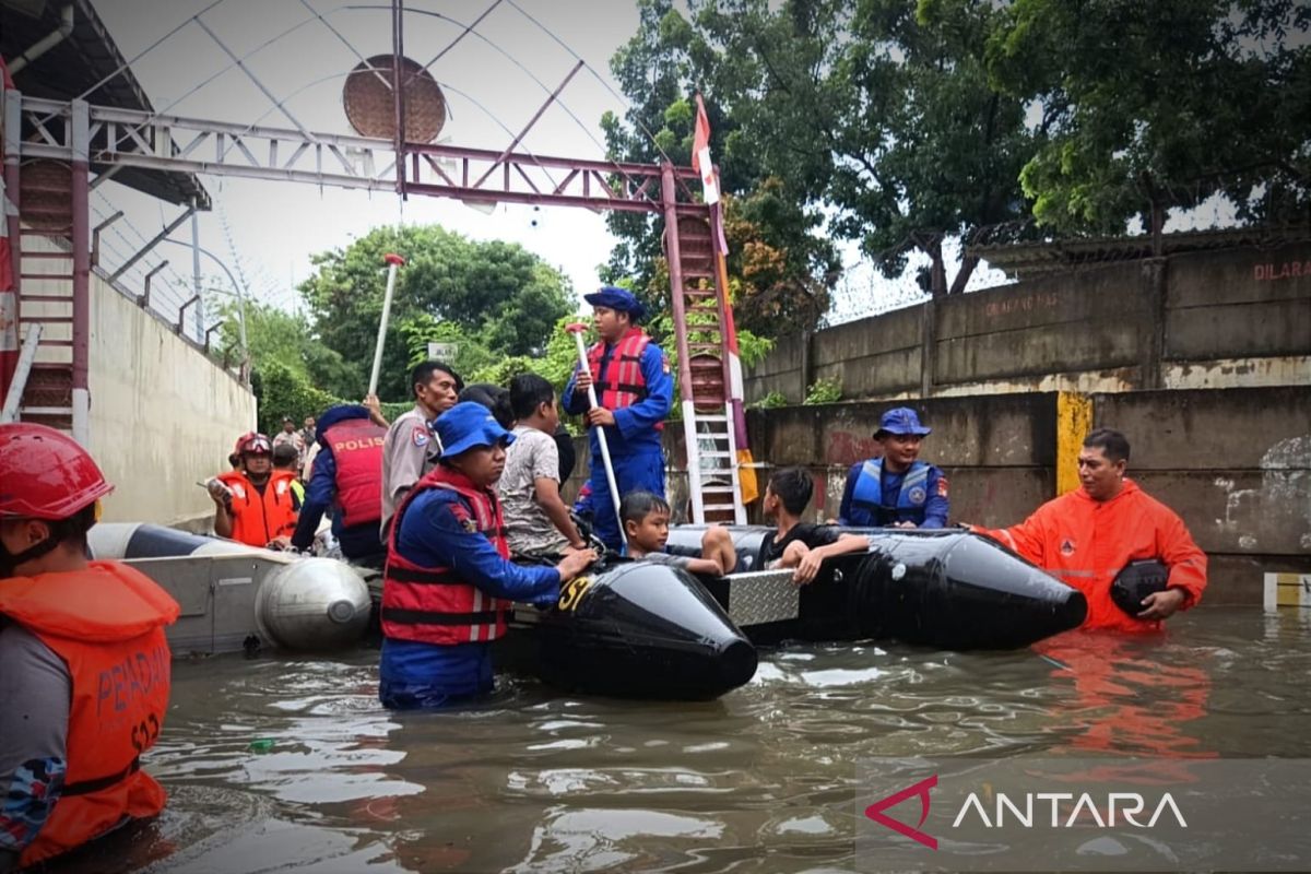 BMKG: 12 daerah berstatus siaga dan waspada cuaca ekstrem