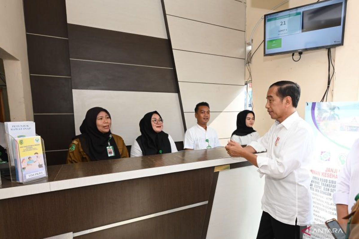 President inspects services at North Sumatra's Sibuhuan Hospital