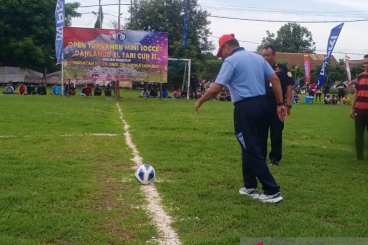 Lanud El Tari cari pesepak bola muda dalam turnamen di Kupang