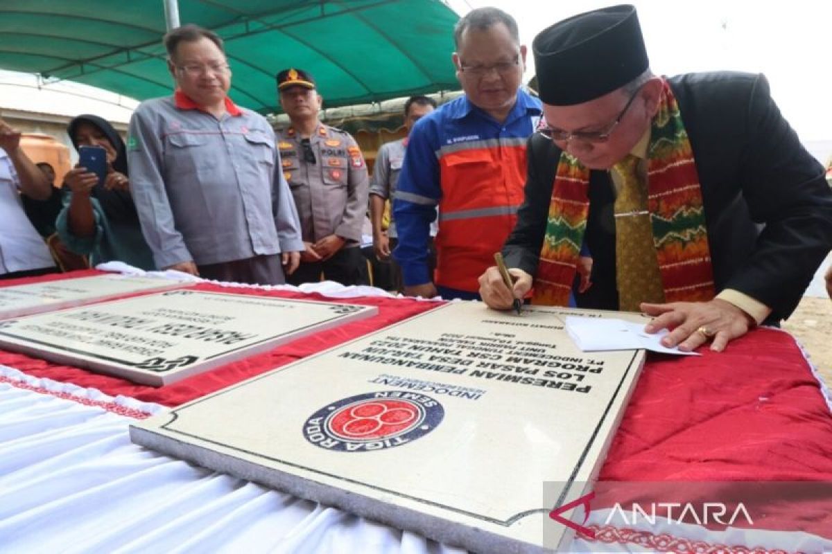 Indocement dorong roda perekonomian desa lewat bangun los pasar