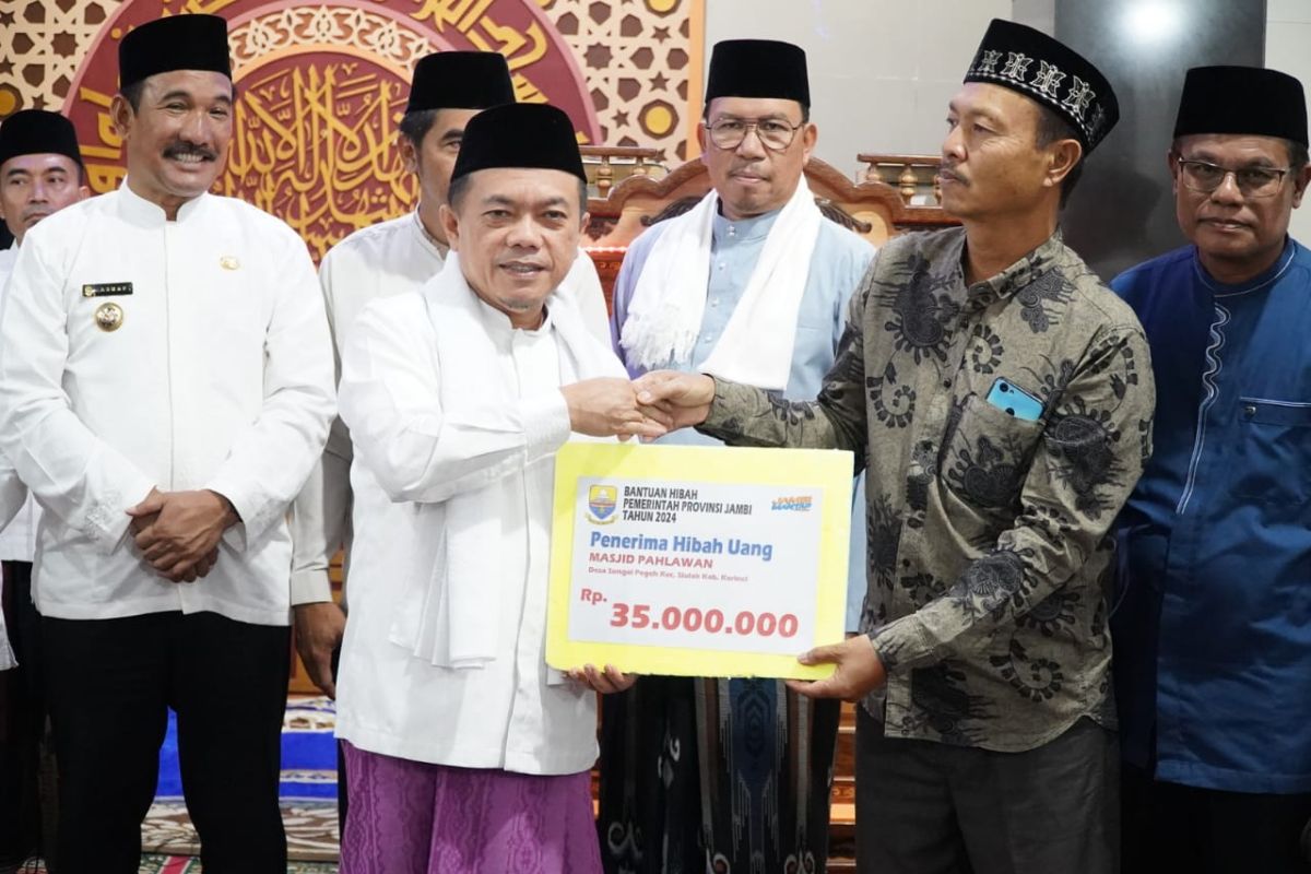 Gubernur Jambi salurkan CSR Bank Jambi untuk masjid