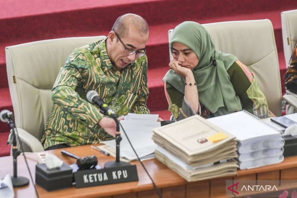 Politik sepekan, rekapitulasi nasional hingga caleg mundur