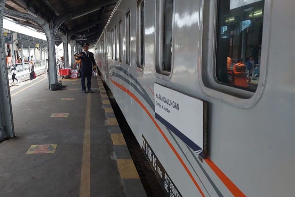 KA Pandalungan tiba di Stasiun Jember tepat waktu pascabanjir surut