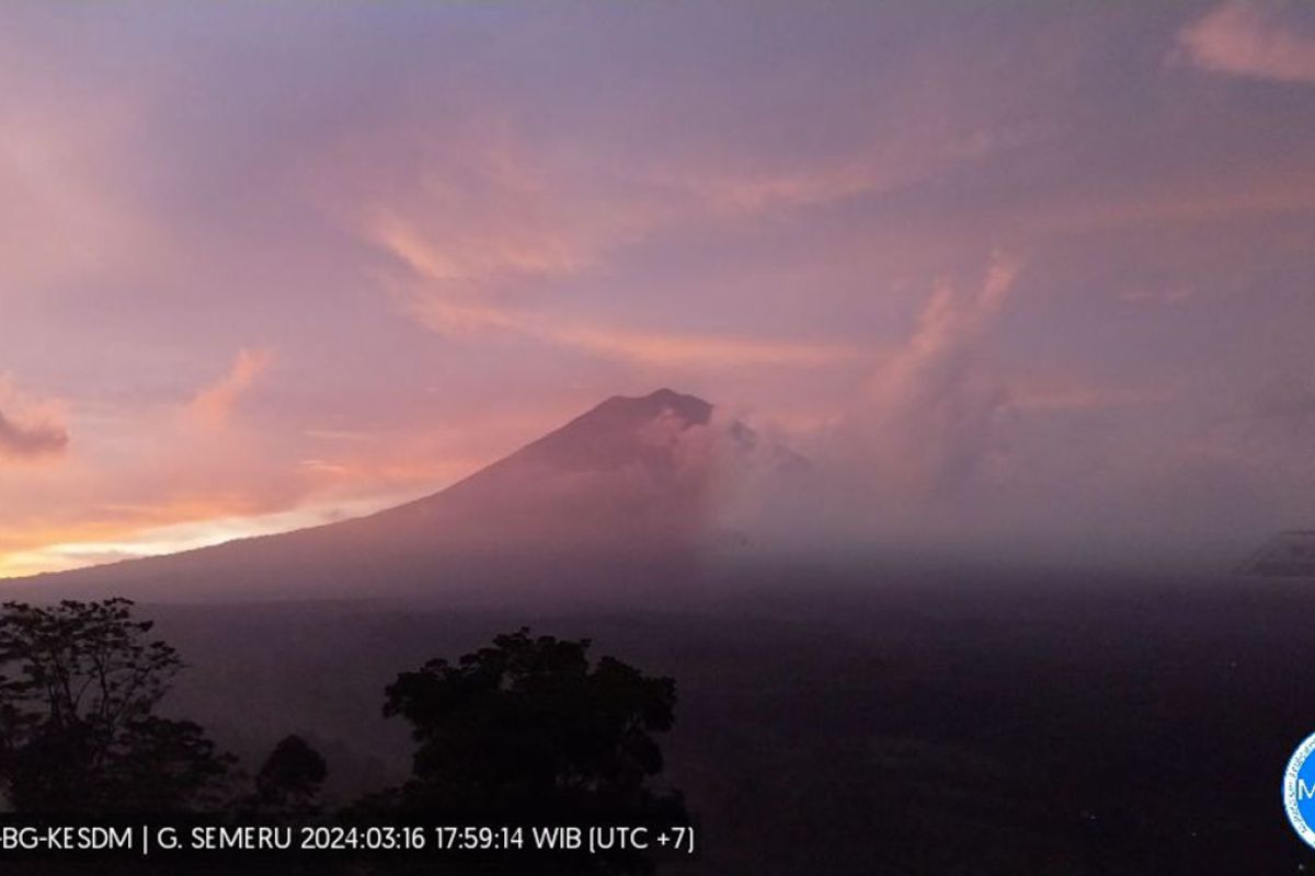 Semeru kembali erupsi selama 127 detik