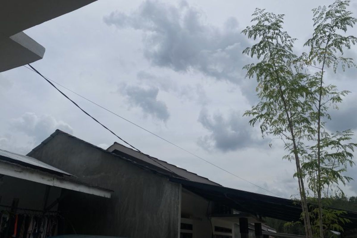 Info BMKG prakirakan Jakarta hujan ringan Minggu pagi
