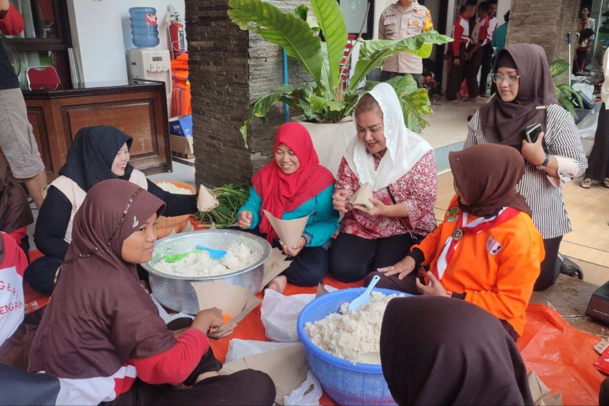 Bantuan makanan korban banjir di Semarang, Jateng, bergizi