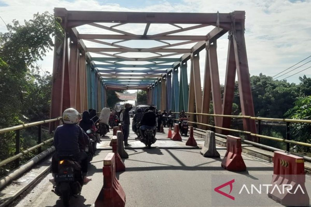 Pemda Tangerang diminta segera perbaiki jembatan rusak