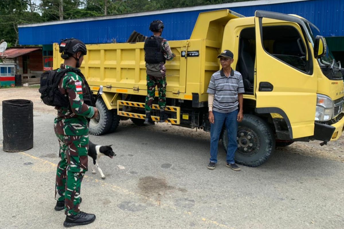 Satgas Pamtas RI-PNG razia kendaraan Jalan Trans Papua