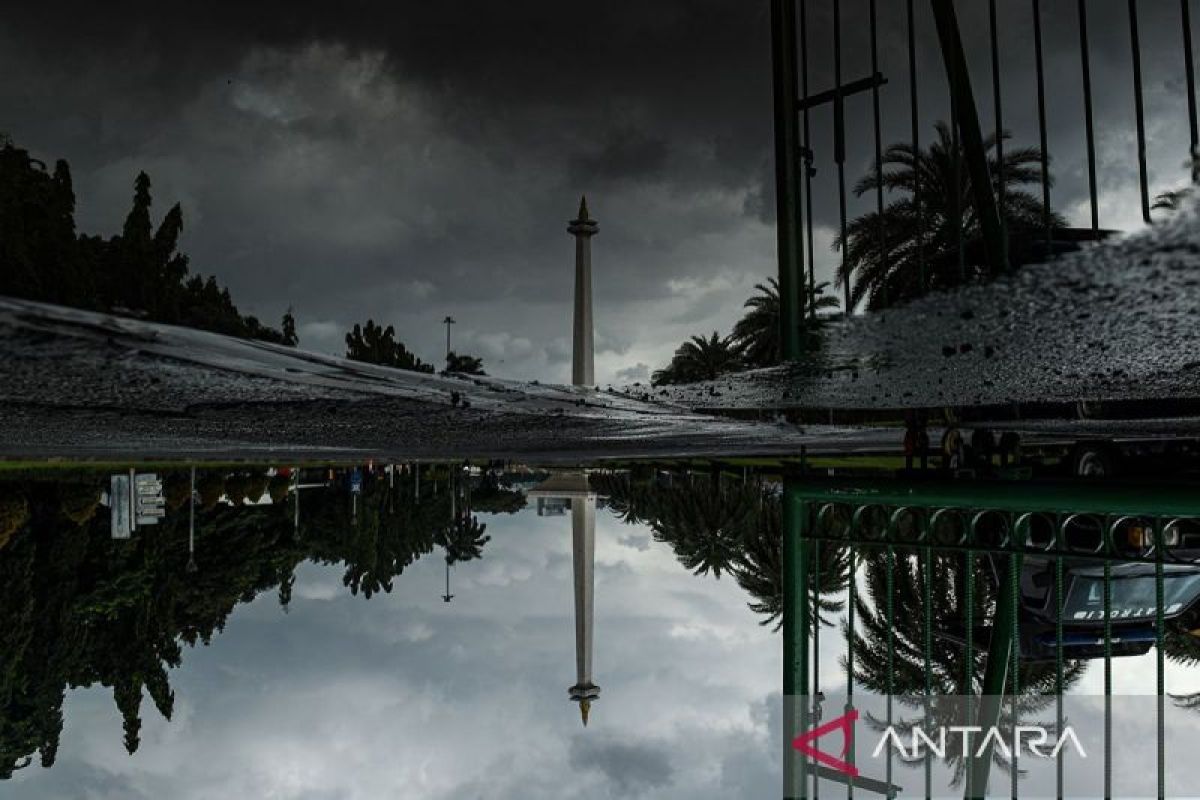 BMKG prakirakan sebagian Jakarta Senin siang hingga malam hari hujan