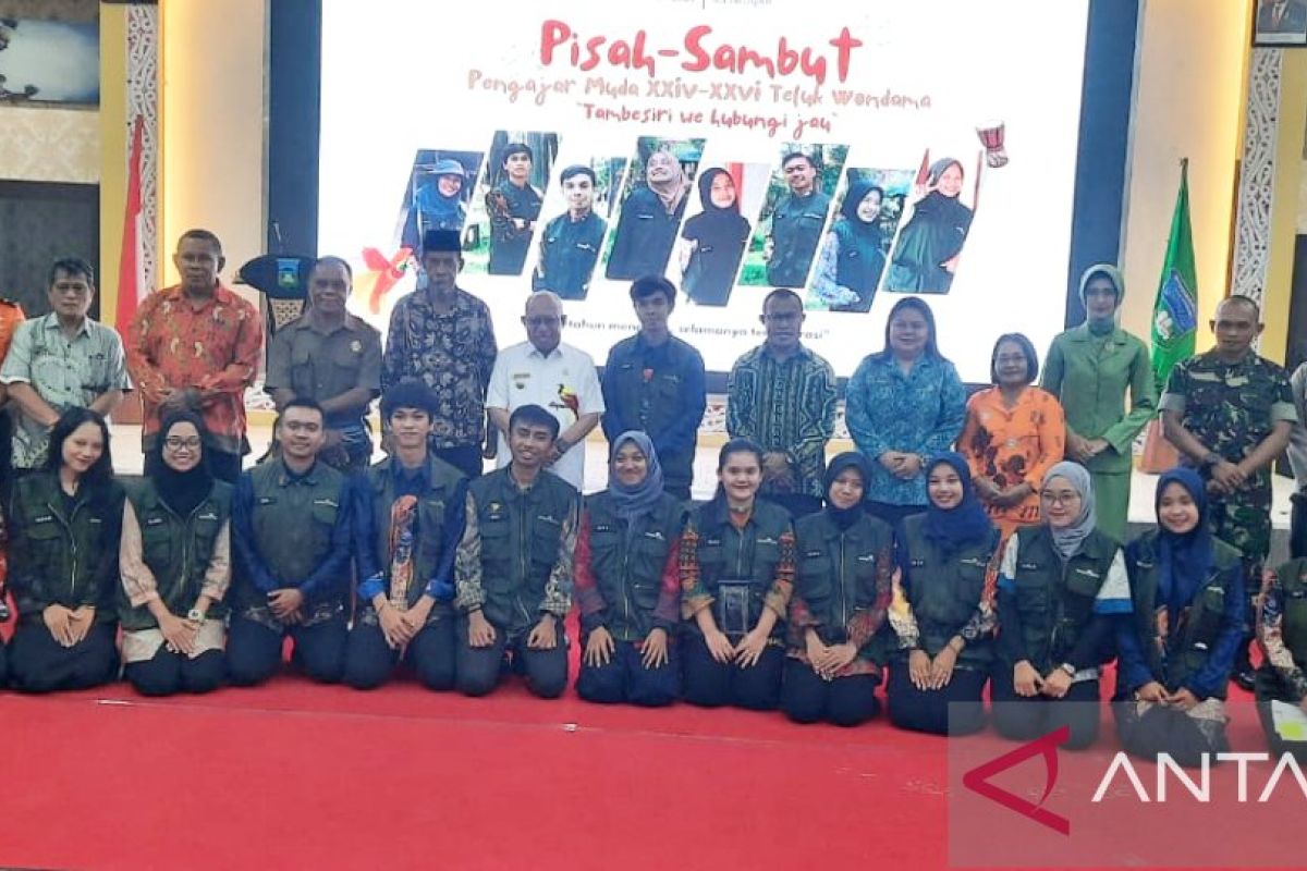 Delapan guru muda sukarelawan tuntaskan pengabdian di Wondama