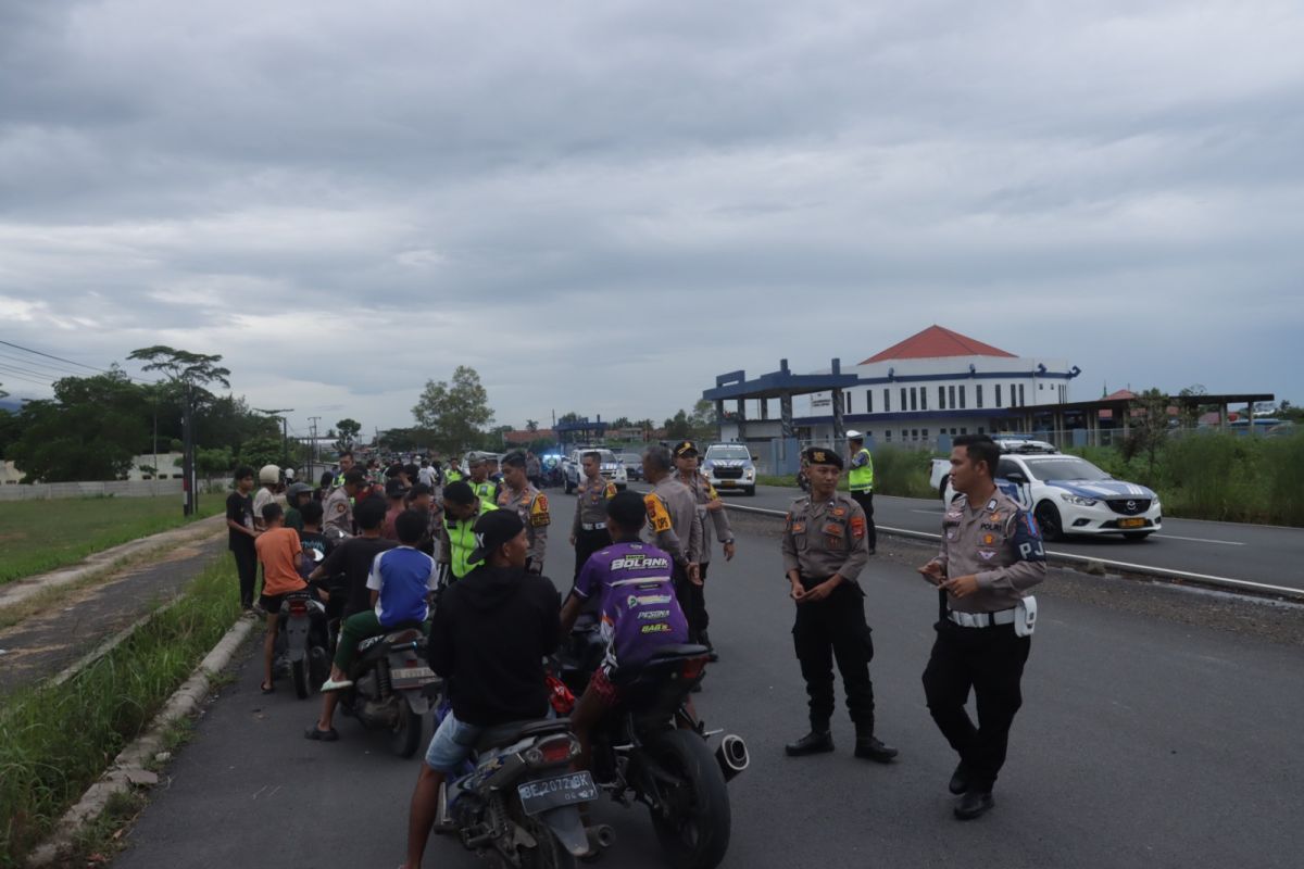 Polisi amankan 120 sepeda motor pada balap liar di Sabah Balau, Lampung Selatan