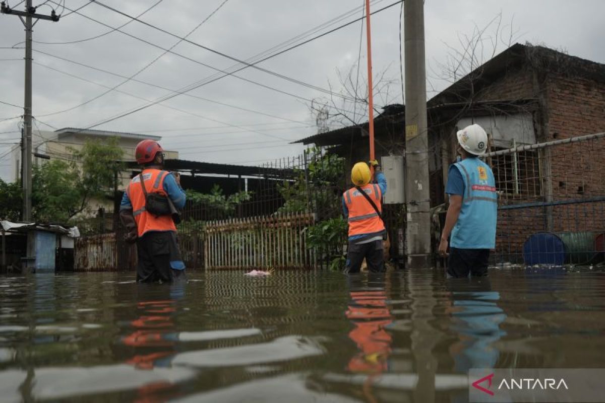 Tantangan cuaca ekstrem, PLN siagakan petugas jaga kelistrikan andal selama Ramadhan