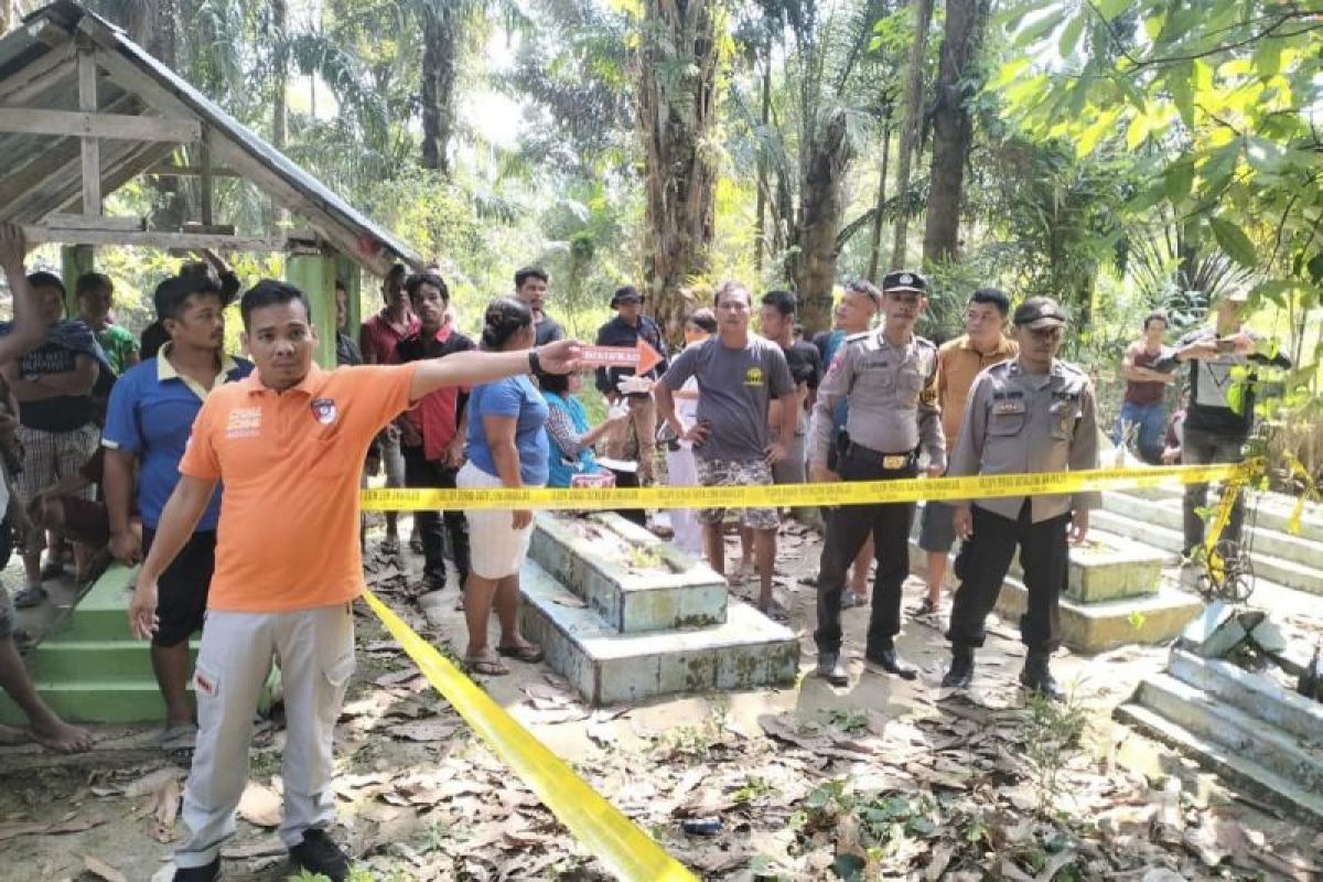 Polsek Kotarih olah TKP dugaan bunuh diri di Serdang Bedagai