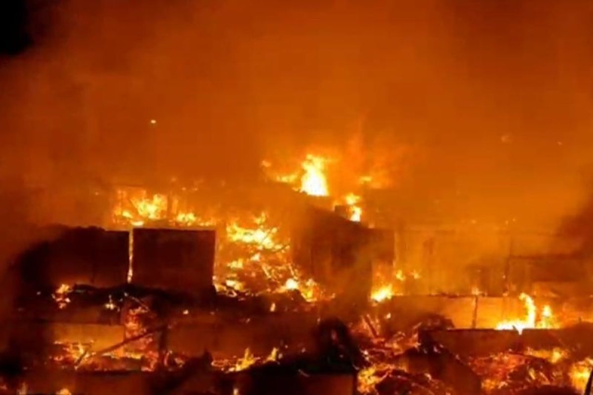 95 unit rumah di Palmerah Jakarta dilanda kebakaran
