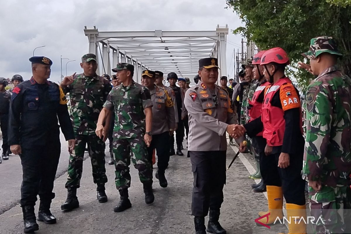 Pengungsi banjir jadi prioritas penanganan, papar Kapolda Jateng