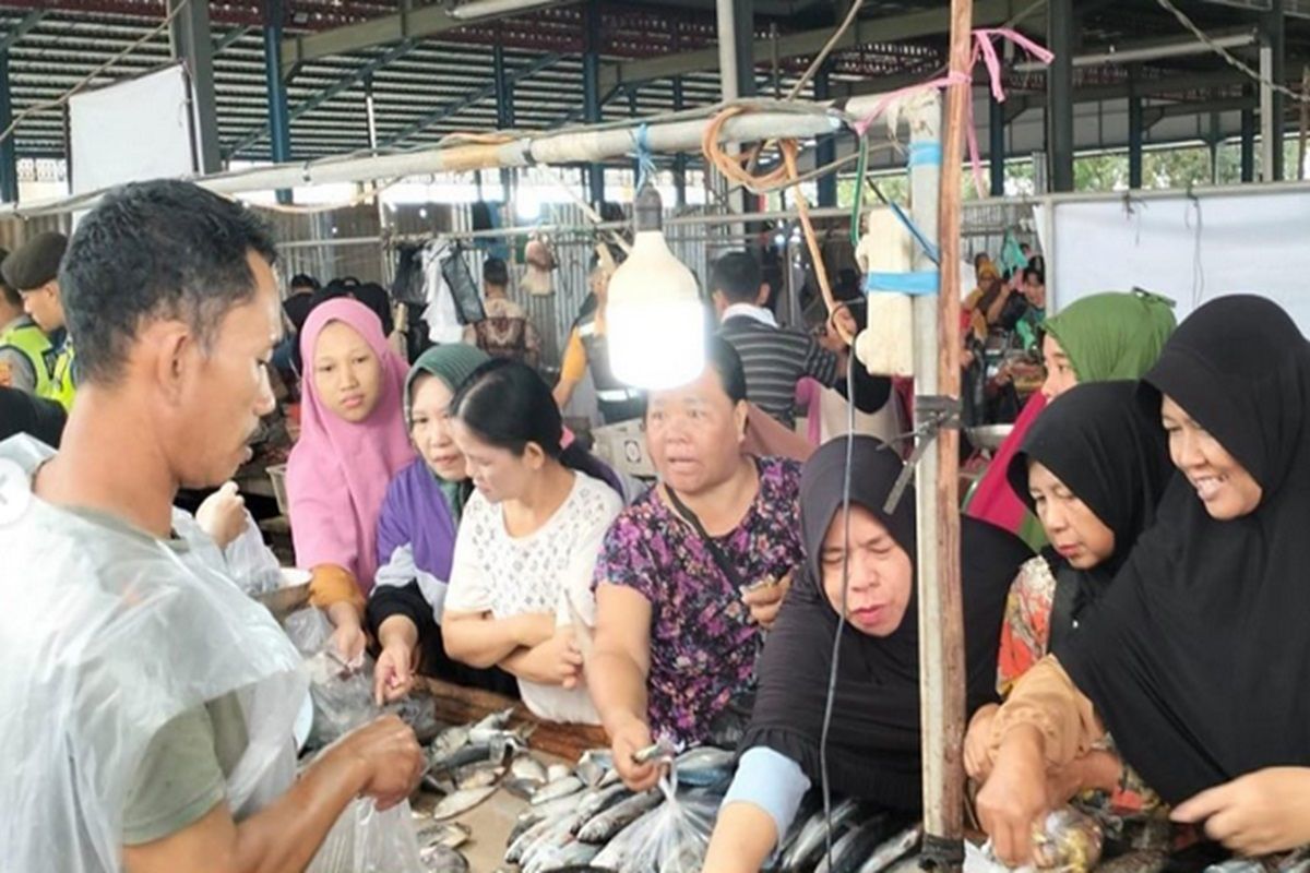 Pemkab Muara Enim gelar subsidi harga ikan di pasar tradisional