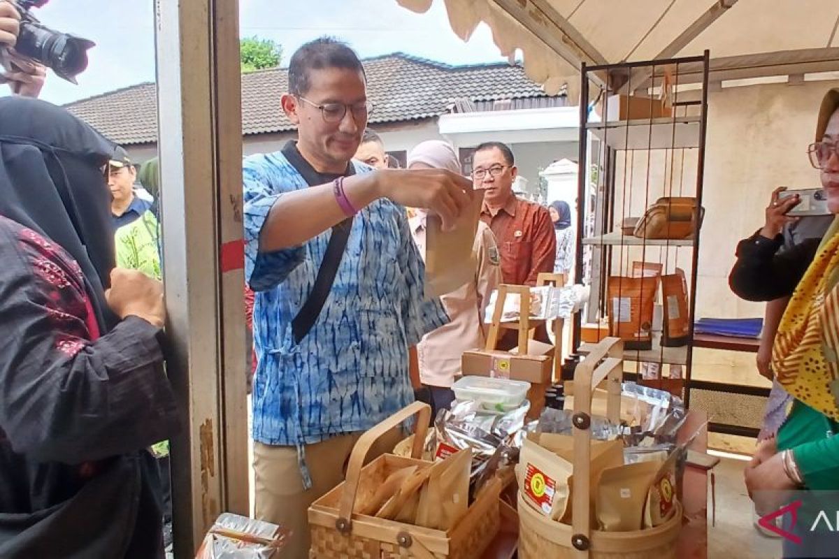 Minister Uno urges Jambi MSMEs to involve people with disabilities
