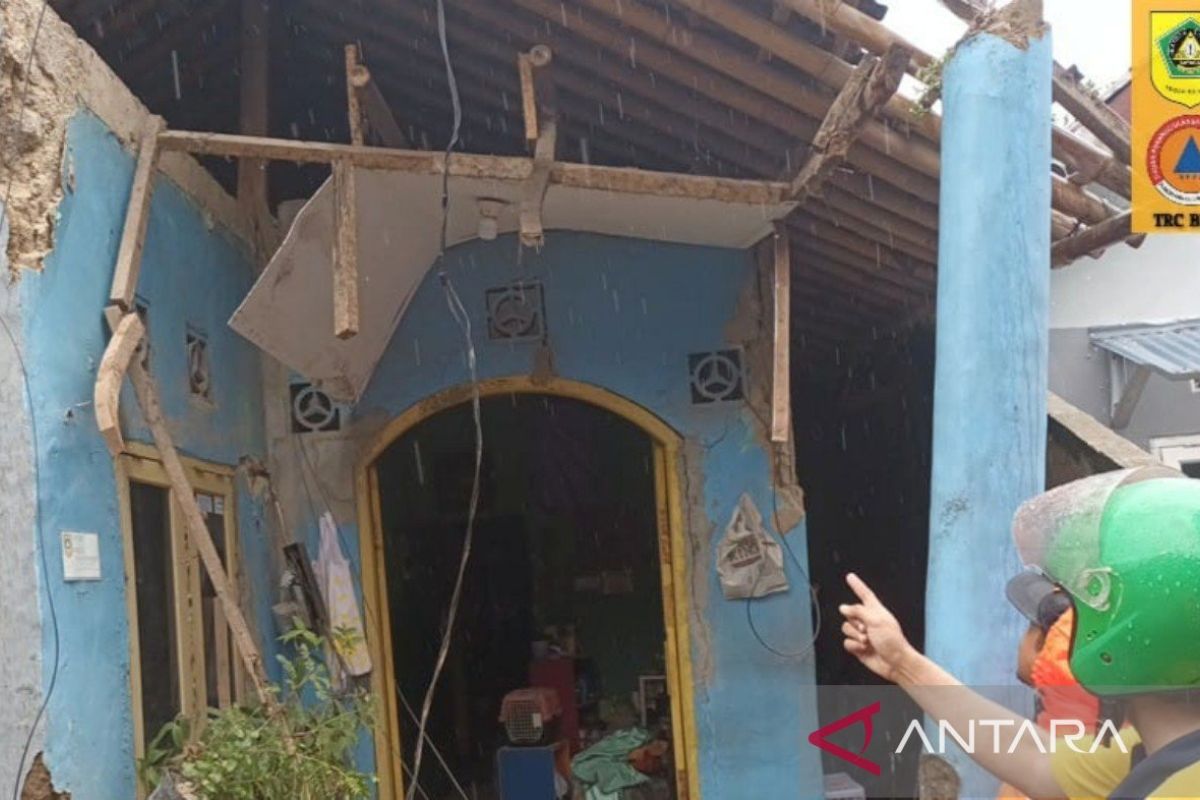 7 orang warga Bogor mengungsi akibat bencana angin kencang