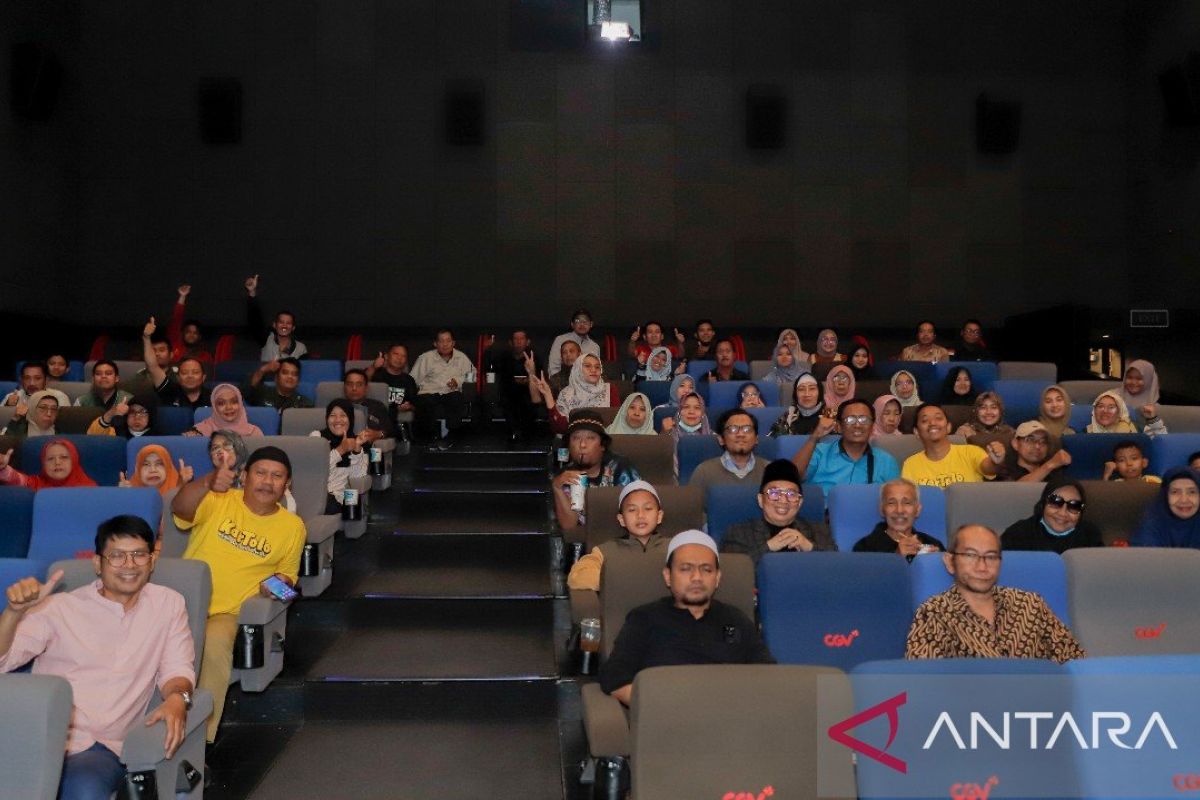 Puluhan guru Smekdors nobar film 