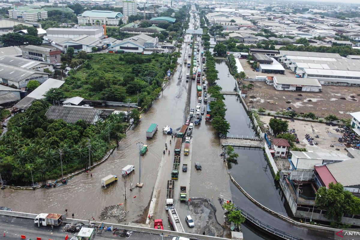 Polri mengirim pompa air atasi banjir di Jawa Tengah