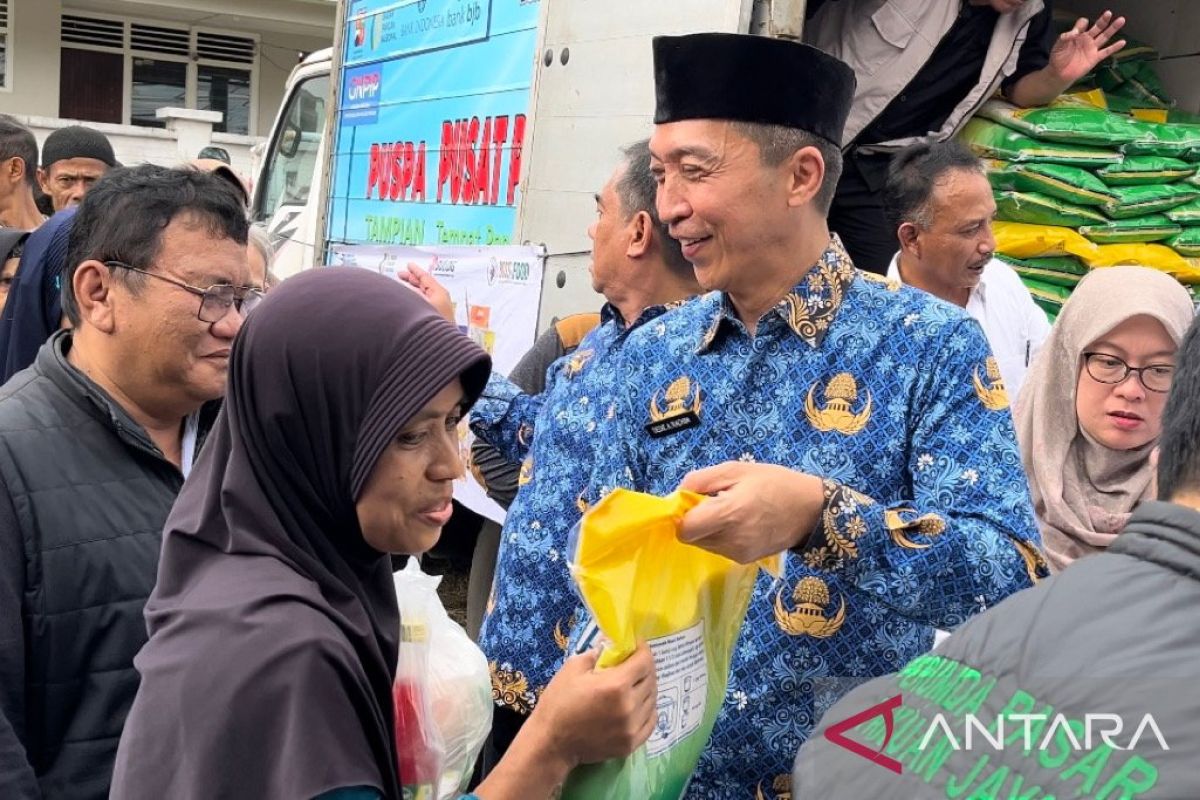 Warga antusias belanja sembako di Pasar Murah Ramadhan yang digelar Pemkot Bogor