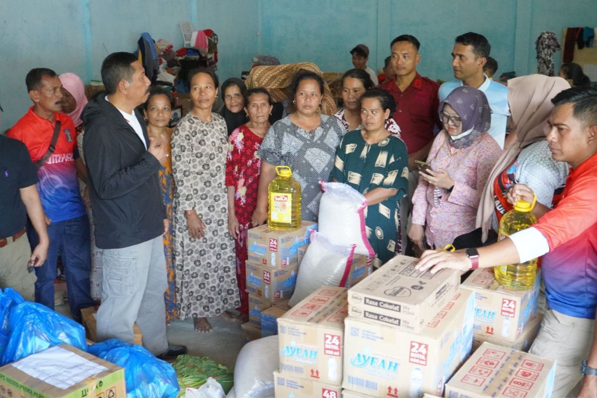 Galang persaudaraan antar sesama, Kemenkumham Sumbar beri bantuan bagi korban bencana di Pessel